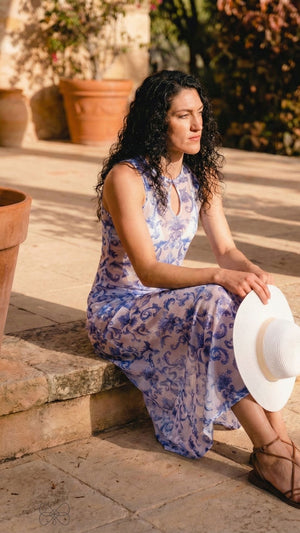 vestido transparente azul